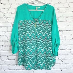 Tacera Turquoise Chevron Blouse V Neck Size Large